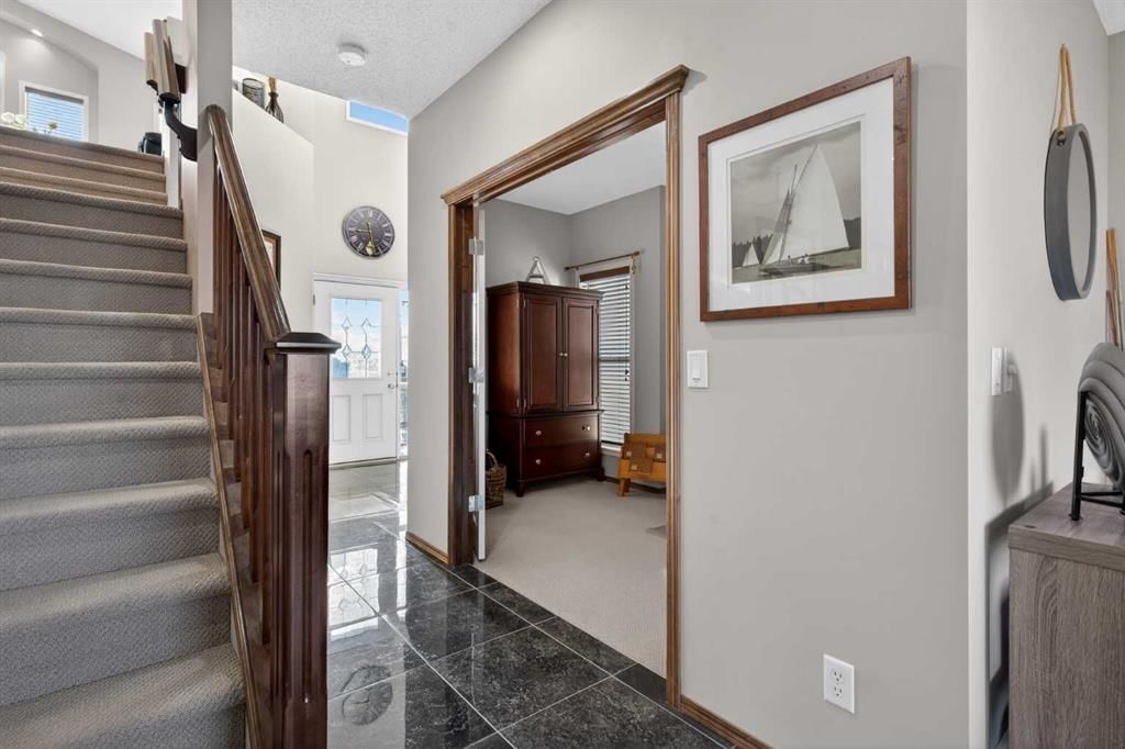 57 Pantego Hill NW, Calgary — photo 4 of 41
