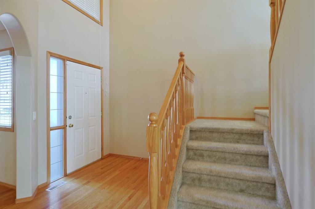 256 Hampstead Road NW, Calgary — photo 5 of 40