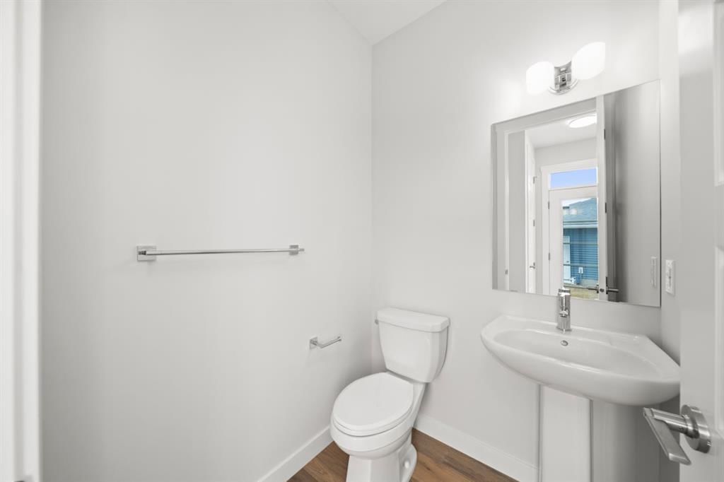 384 Sora Boulevard SE, Calgary — photo 5 of 11