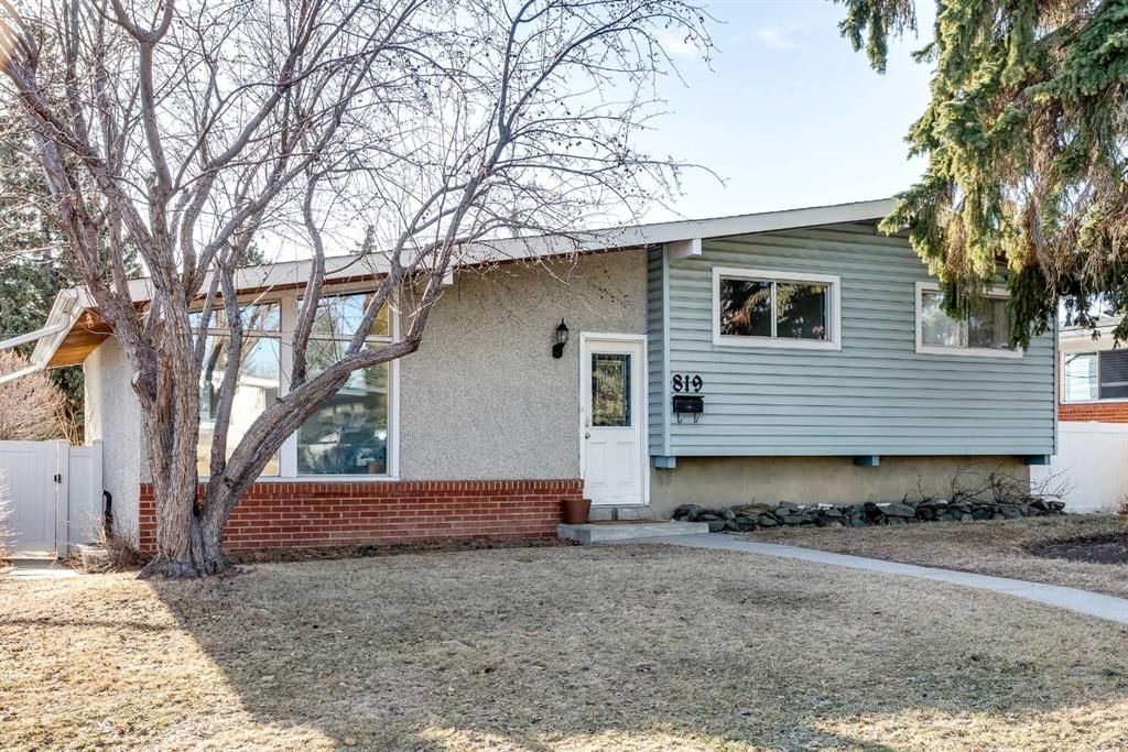 819 Seymour Avenue SW, Calgary — main listing photo