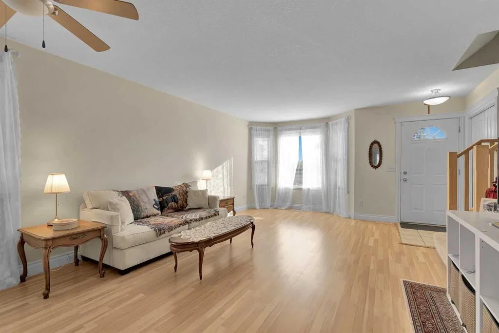 730 69 Avenue SW, Calgary — photo 5 of 40