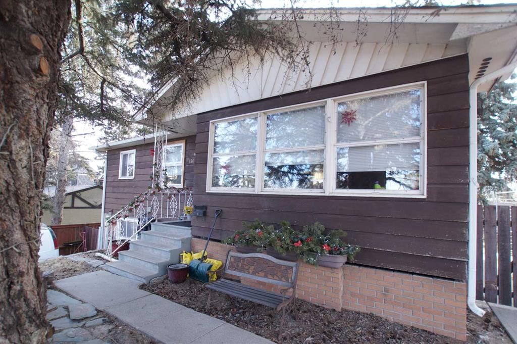 6503 33 Avenue NW, Calgary — photo 3 of 14