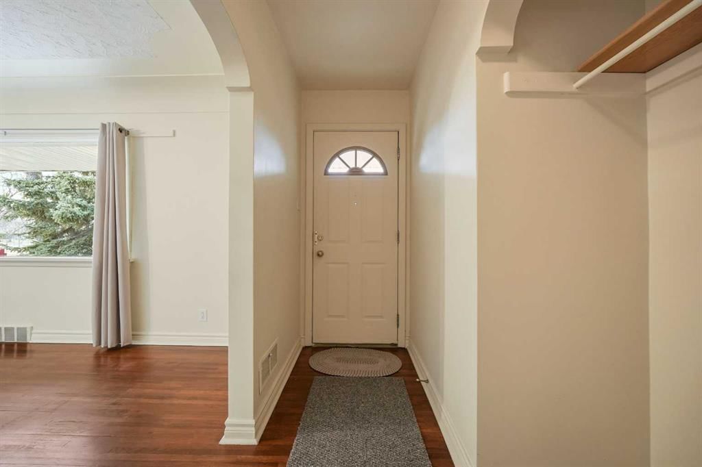 1412 Russet Road NE, Calgary — photo 2 of 36