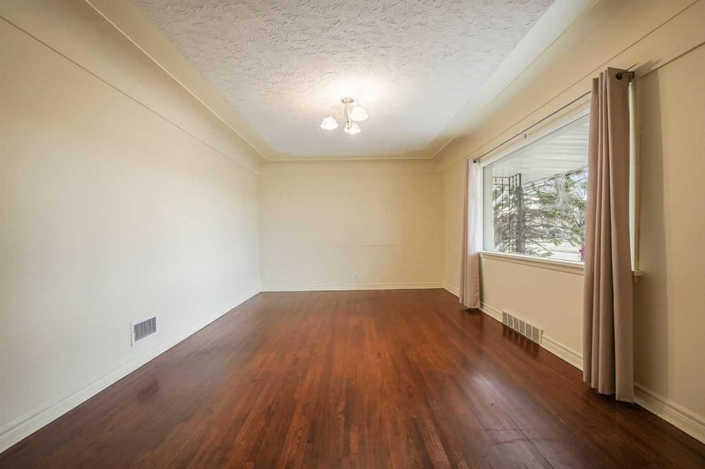 1412 Russet Road NE, Calgary — photo 3 of 36