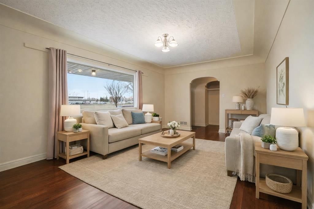 1412 Russet Road NE, Calgary — photo 5 of 36