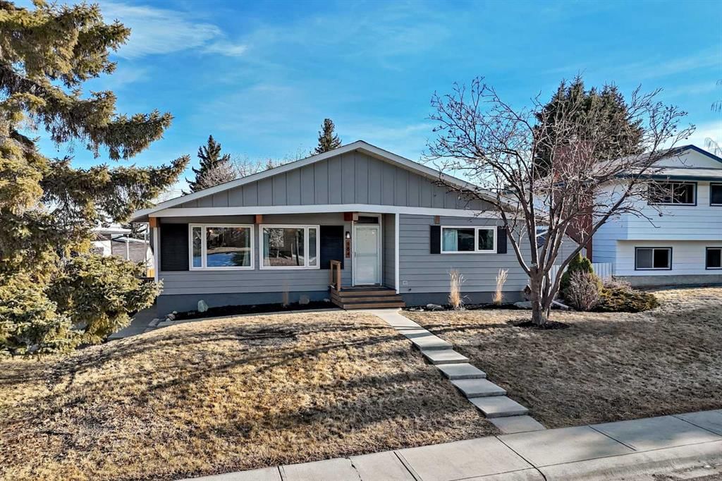 984 Canaveral Crescent SW, Calgary — main listing photo