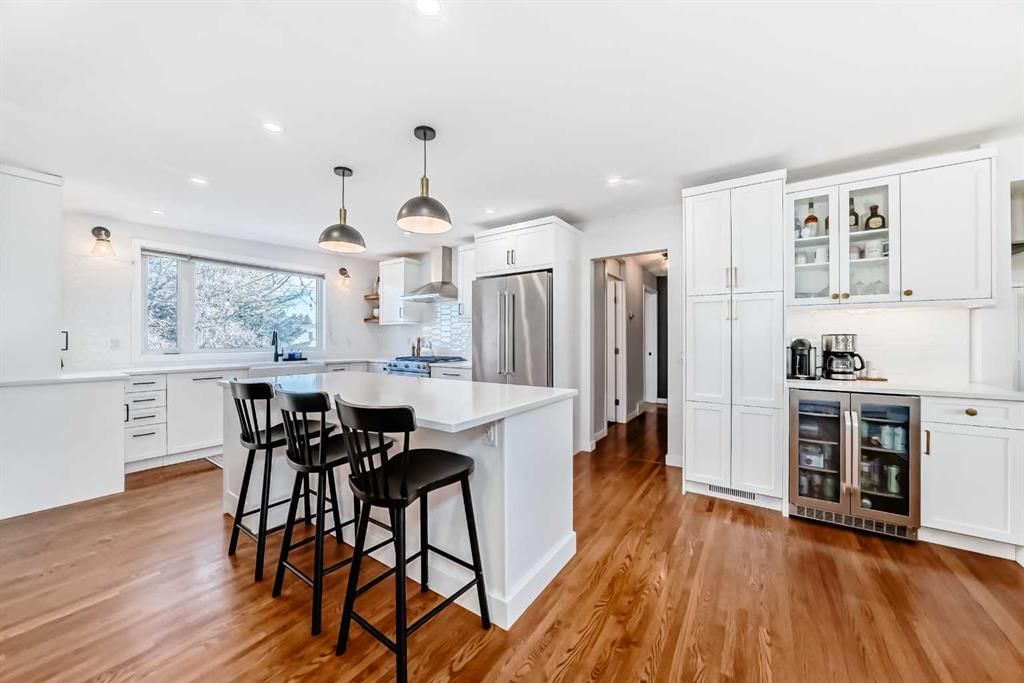 984 Canaveral Crescent SW, Calgary — photo 5 of 50
