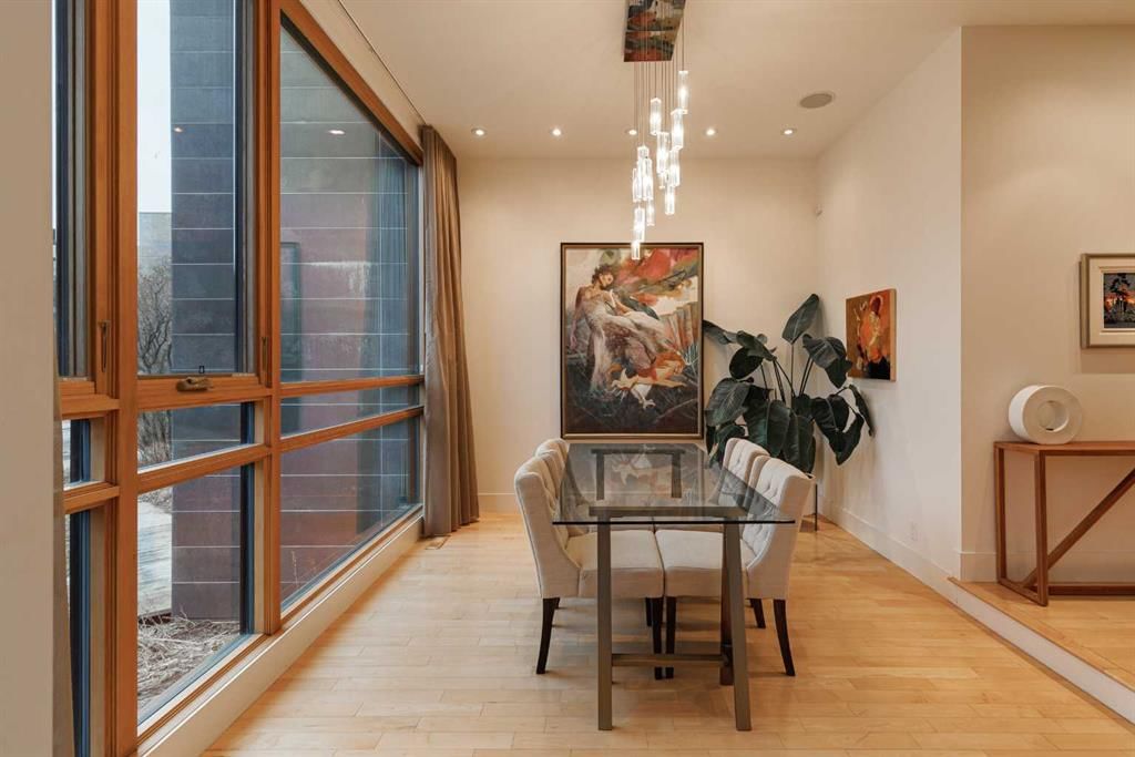 1721 30 Avenue SW, Calgary — photo 4 of 50
