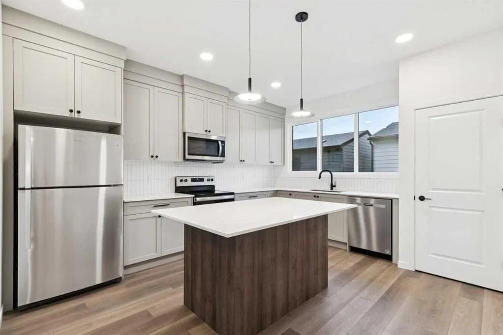 28 Bluerock Terrace SW, Calgary — photo 5 of 25