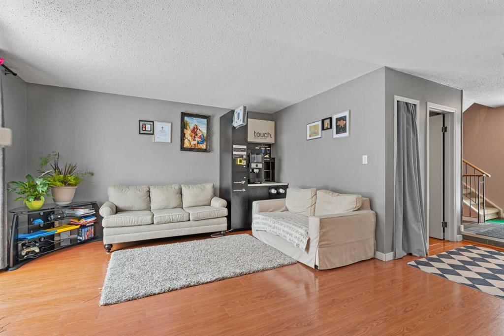 17, 2210 Oakmoor Drive SW, Calgary — photo 4 of 31