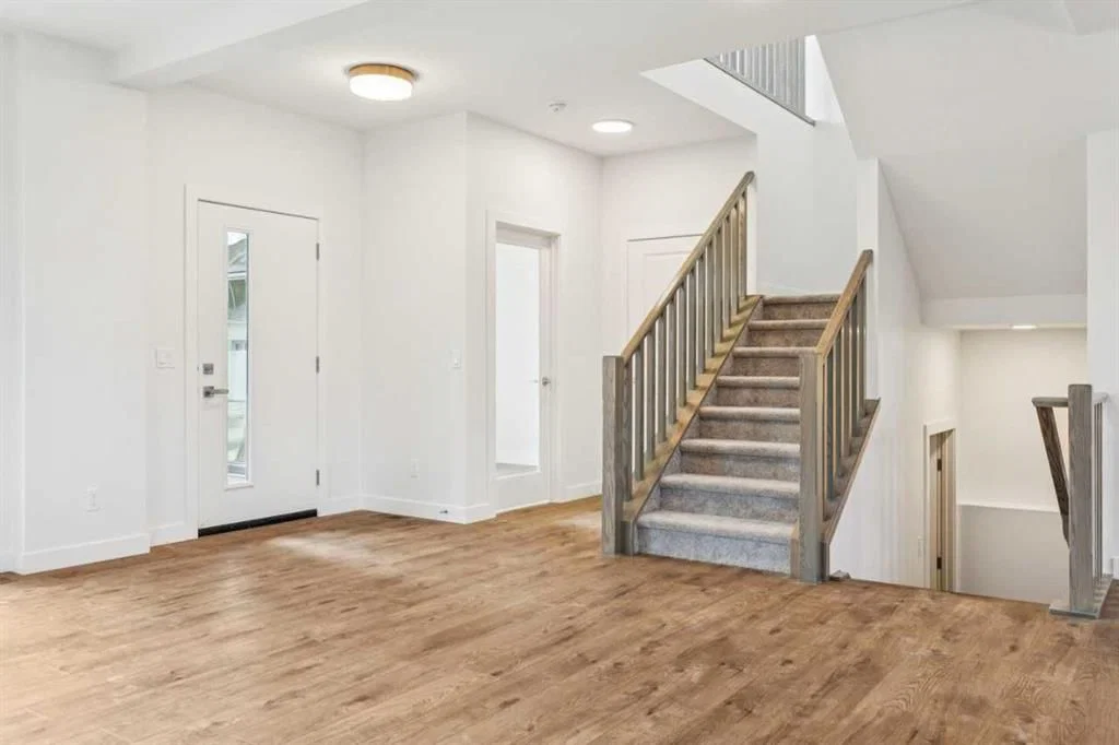 70 Treeline Gardens SW, Calgary — photo 3 of 34