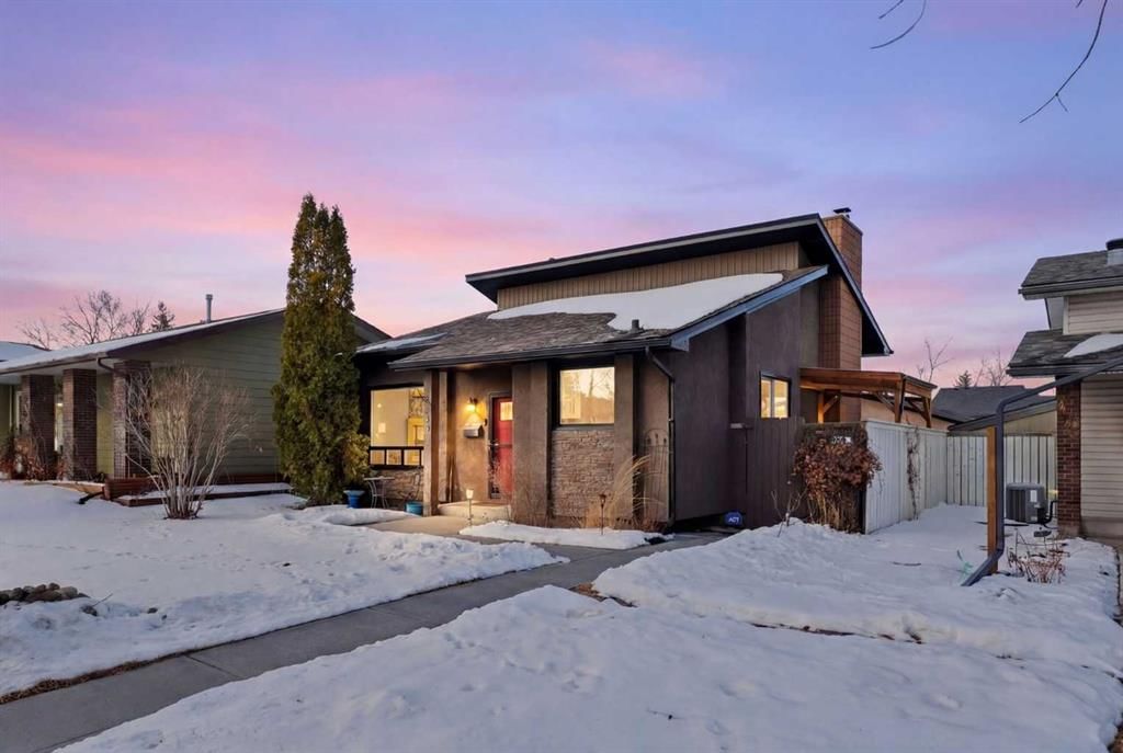 447 Berkley Crescent NW, Calgary — main listing photo