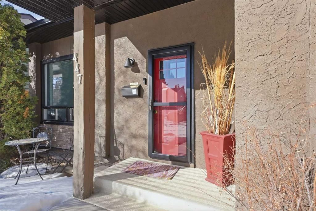 447 Berkley Crescent NW, Calgary — photo 3 of 26
