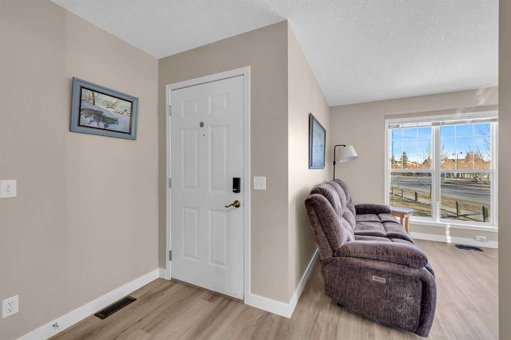 71 Eversyde Heath SW, Calgary — photo 2 of 40