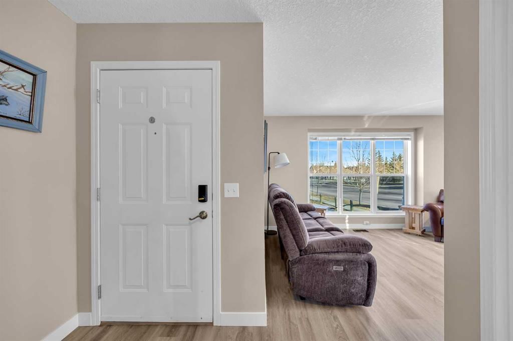 71 Eversyde Heath SW, Calgary — photo 3 of 40