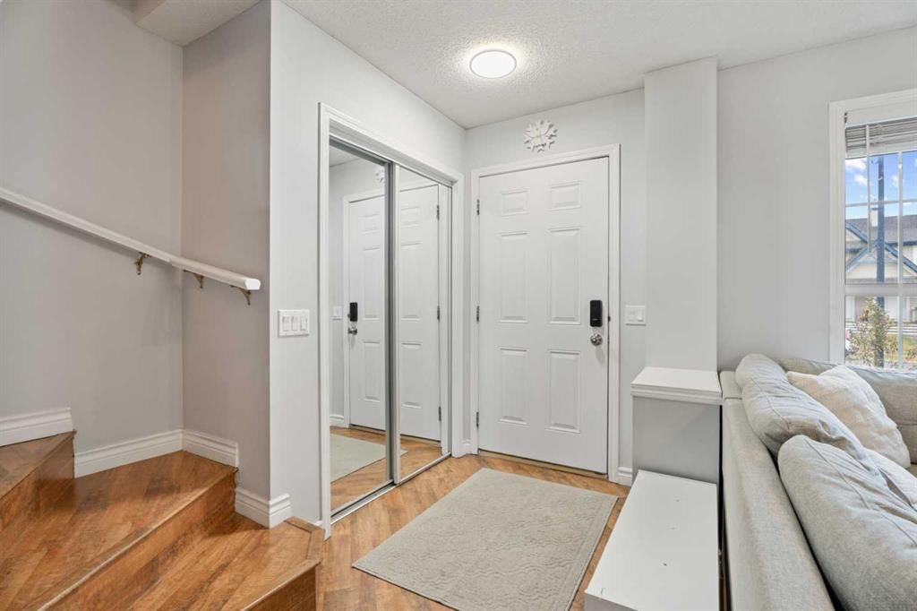 242 Elgin Place SE, Calgary — photo 4 of 40