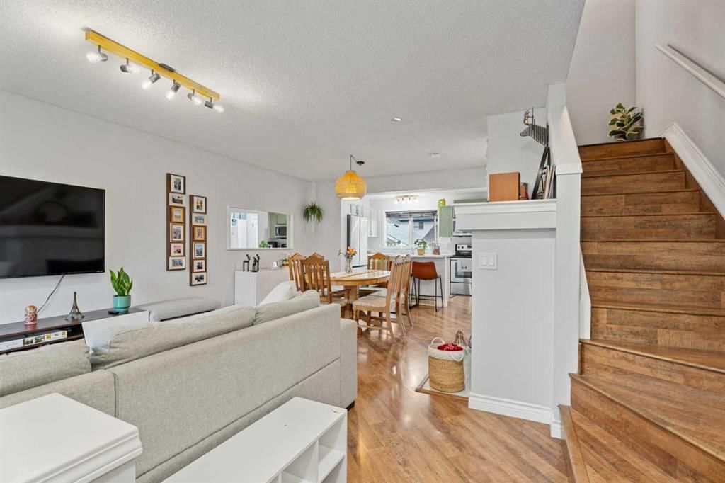 242 Elgin Place SE, Calgary — photo 5 of 40