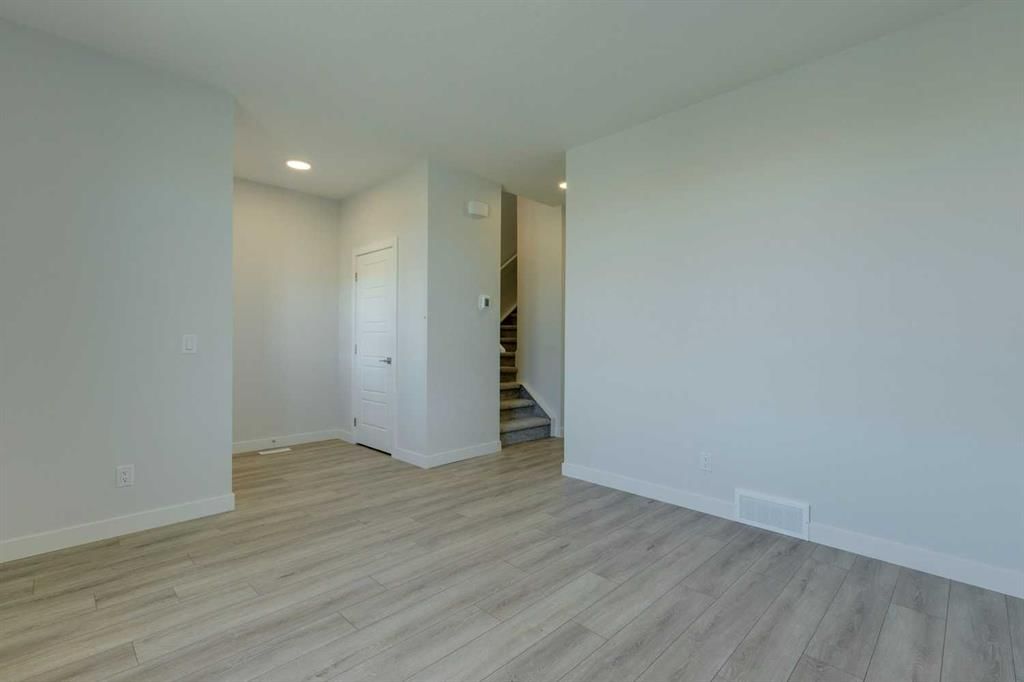 92 Amblefield View NW, Calgary — photo 3 of 13
