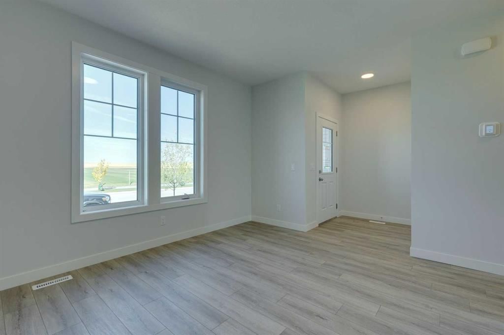 92 Amblefield View NW, Calgary — photo 4 of 13