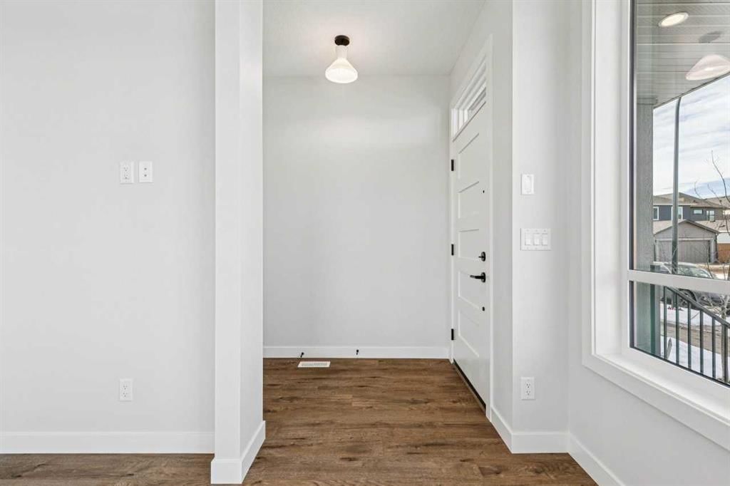 9 Treeline Avenue SW, Calgary — photo 3 of 34