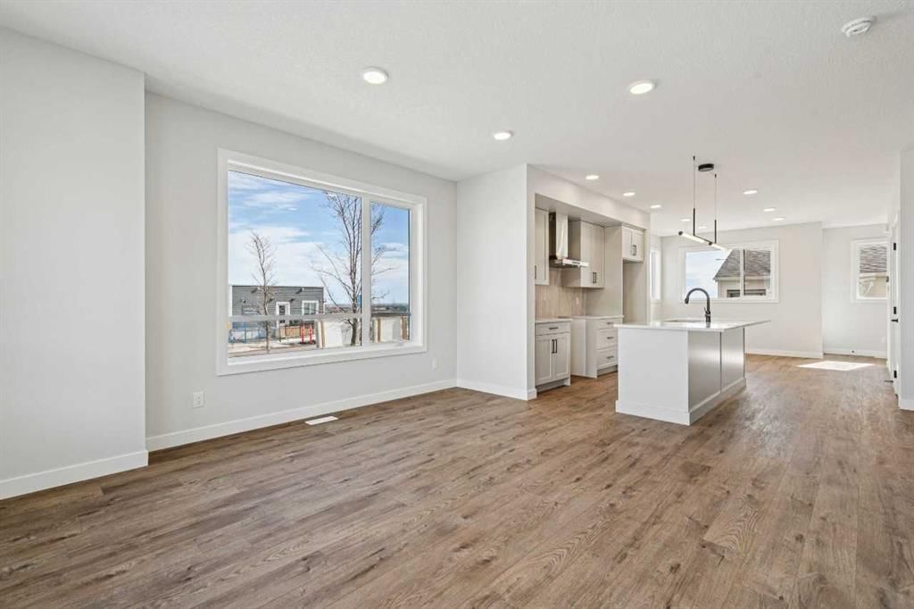 9 Treeline Avenue SW, Calgary — photo 4 of 34