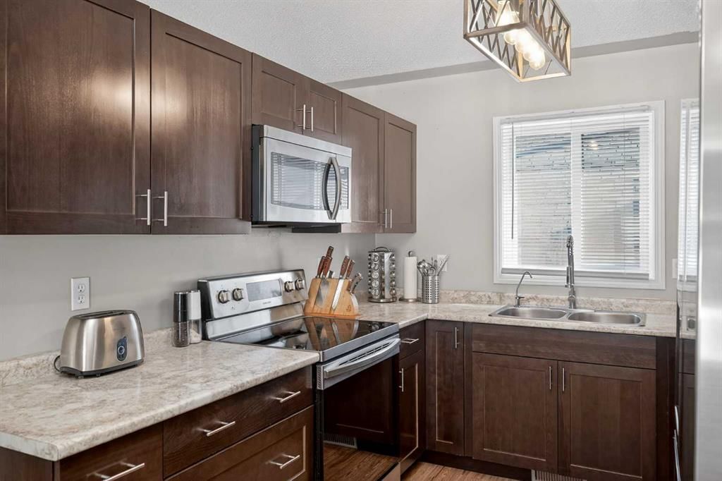 107 Mt Allan Circle SE, Calgary — photo 4 of 43