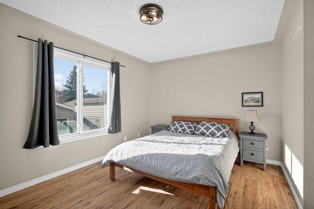 107 Mt Allan Circle SE, Calgary — photo 5 of 43