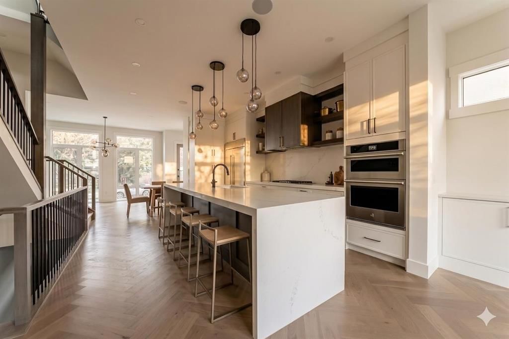 2006 41 Avenue SW, Calgary — main listing photo