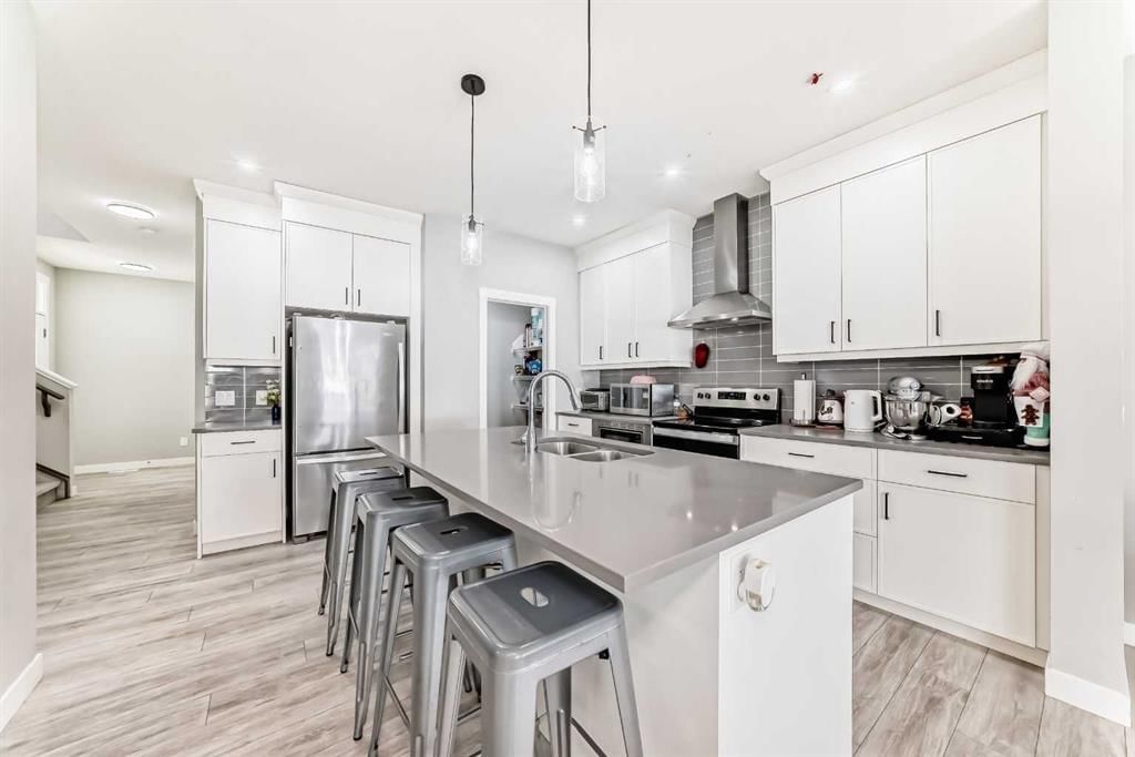 240 Creekstone Row SW, Calgary — photo 2 of 30