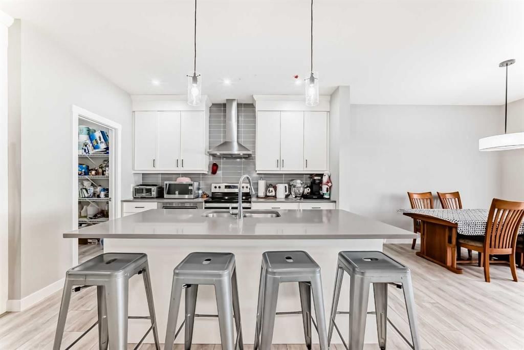 240 Creekstone Row SW, Calgary — photo 3 of 30