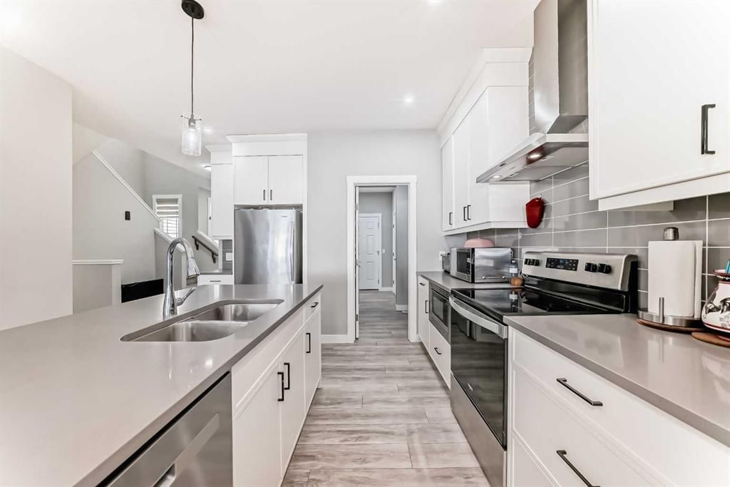 240 Creekstone Row SW, Calgary — photo 5 of 30