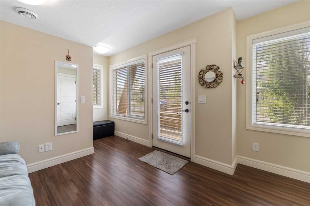 572 Savanna Boulevard NE, Calgary — photo 3 of 33