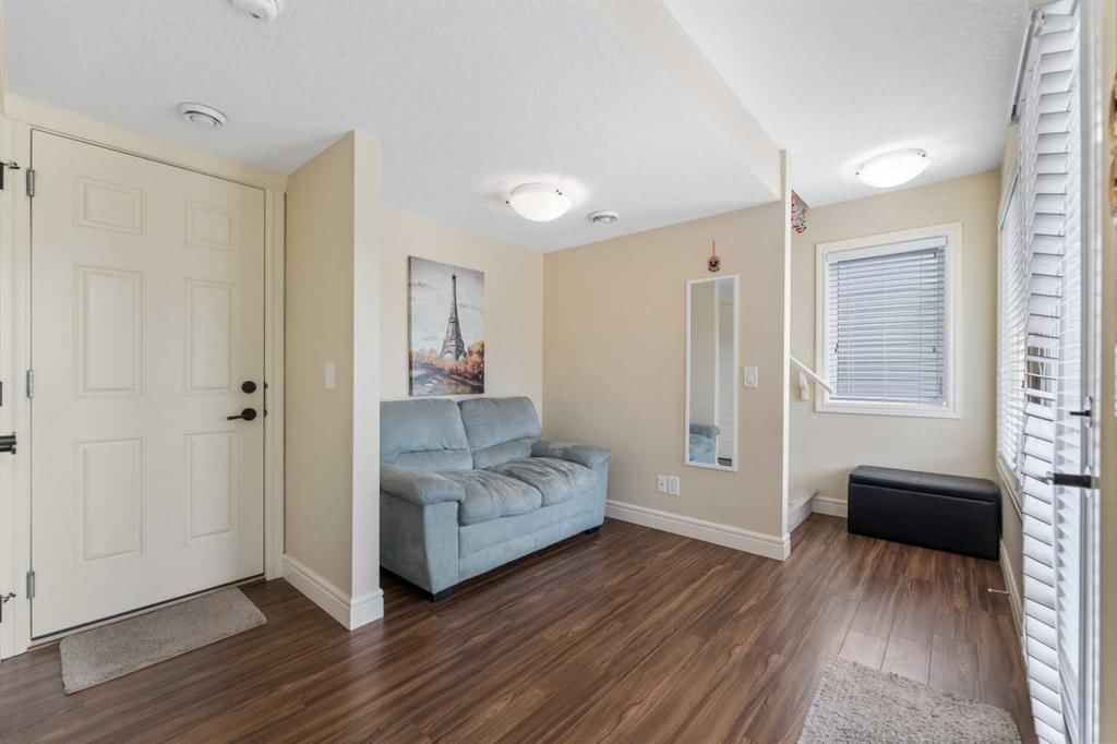 572 Savanna Boulevard NE, Calgary — photo 4 of 33