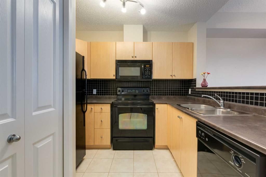 1009, 1053 10 Street SW, Calgary — photo 4 of 34