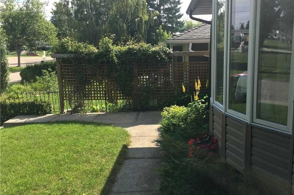 4027 25 Avenue SW, Calgary — photo 3 of 29