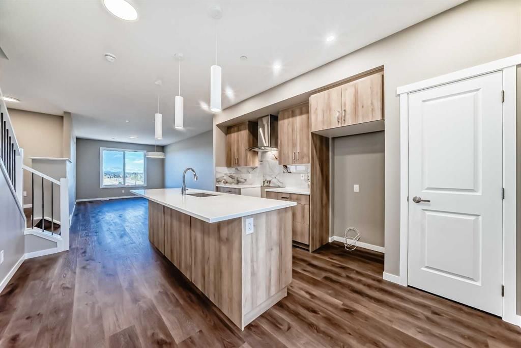 21 Hotchkiss Road SE, Calgary — photo 5 of 40