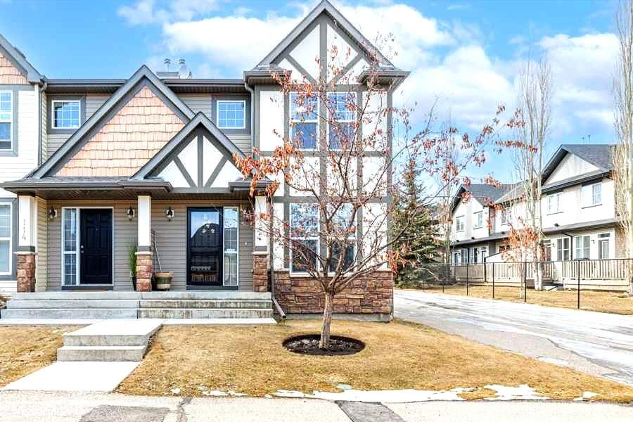 112 Everridge Common SW, Calgary — main listing photo