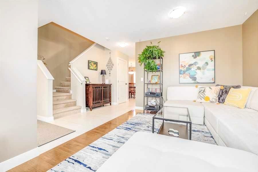 112 Everridge Common SW, Calgary — photo 4 of 25