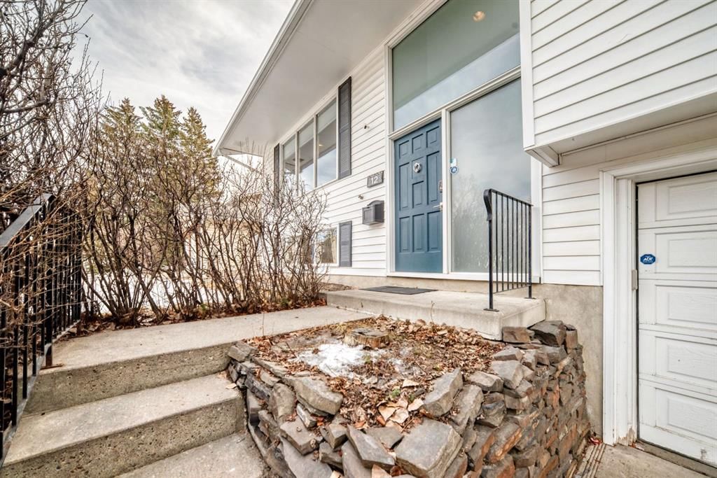 12 Varbow Place NW, Calgary — photo 2 of 36