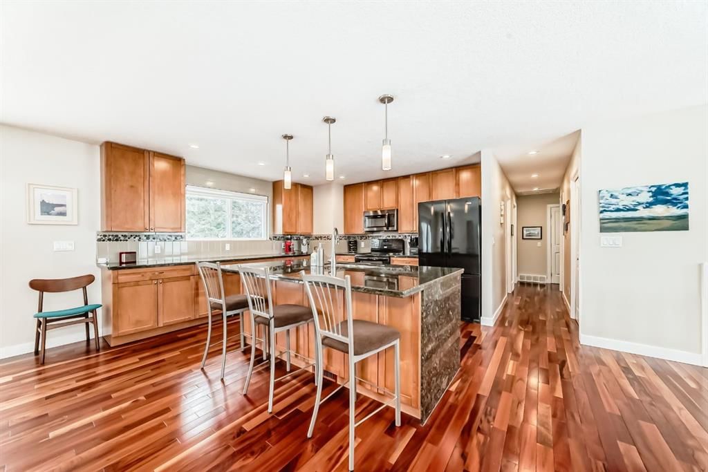 12 Varbow Place NW, Calgary — photo 4 of 36