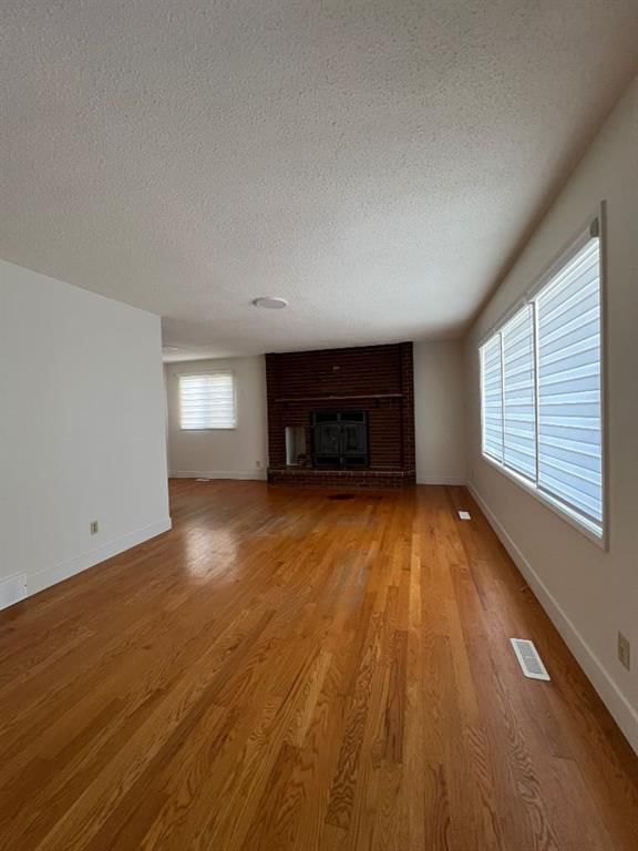 6807 Huntchester Road NE, Calgary — photo 3 of 16