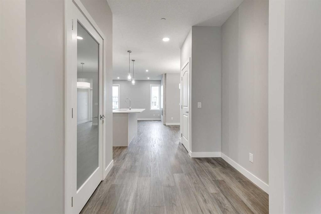 483 Hotchkiss Manor SE, Calgary — photo 4 of 25