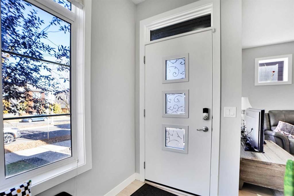 1322 Walden Drive SE, Calgary — photo 5 of 44