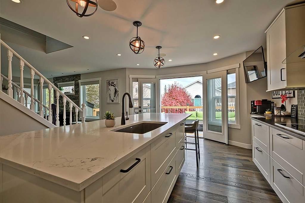 73 Valley Meadow Gardens NW, Calgary — photo 3 of 48