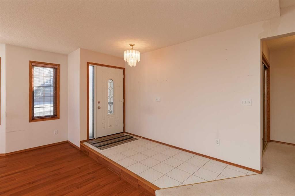 39 Signature Mews SW, Calgary — photo 3 of 34