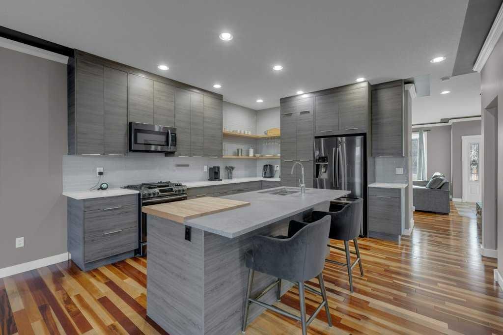 7314 34 Avenue NW, Calgary — main listing photo