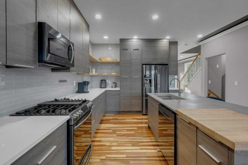 7314 34 Avenue NW, Calgary — photo 4 of 35