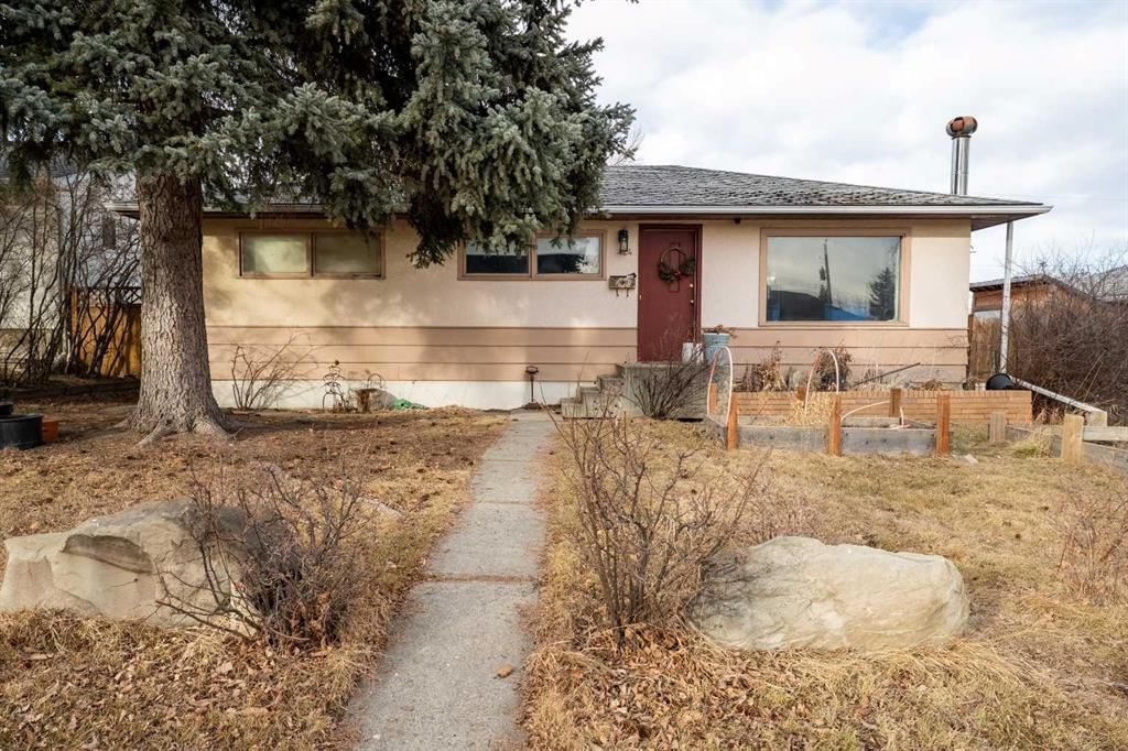 424 Tavender Road NW, Calgary — main listing photo