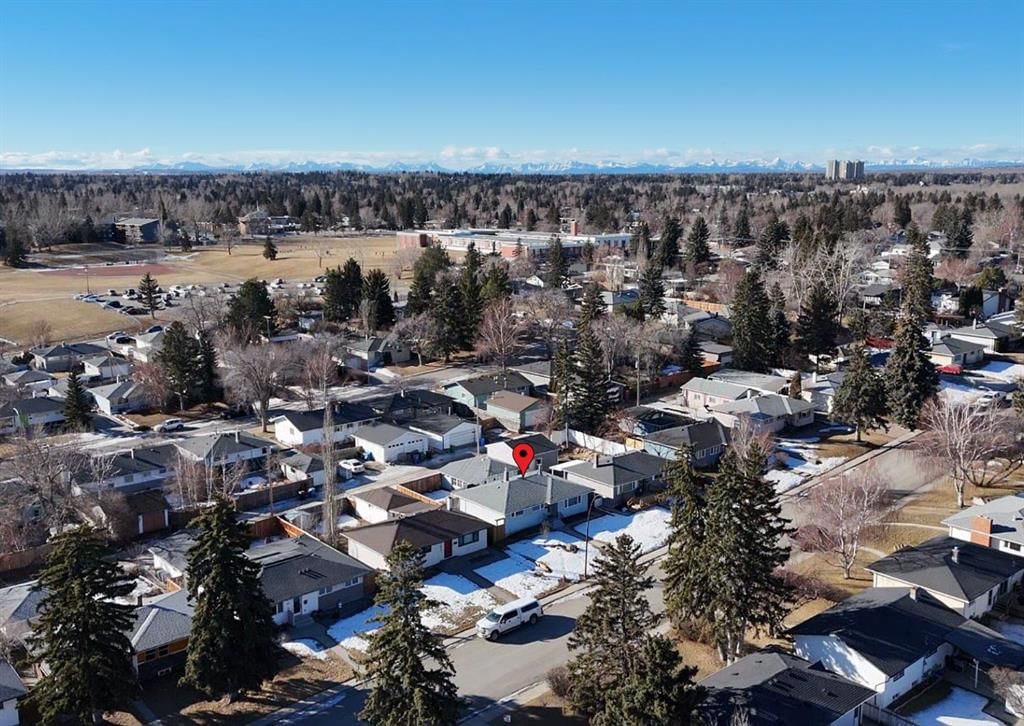 651 84 Avenue SW, Calgary — main listing photo