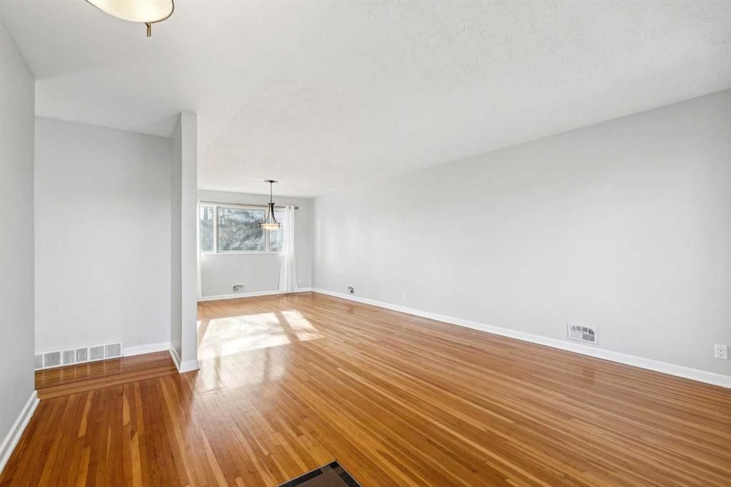 719 49 Avenue SW, Calgary — photo 4 of 41